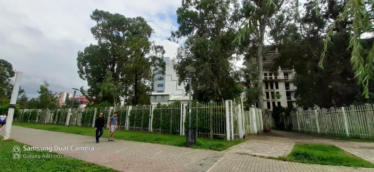 Parkside Apartament Lägenhet Batumi Exteriör bild